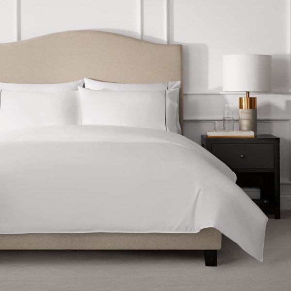 Funda de edredón de satén mezcla T300 Connoisseur, tamaño Queen 238.76 cm x 251.46 cm, con 8 orificios para las manos, color blanco.